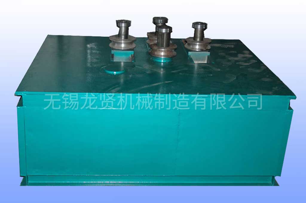 操作員在操作多功能彎管機應注意哪些事項？